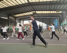 窗口期体能课后，埃因霍温更衣室发声备战德甲，媒体盛赞，临场指挥获称赞